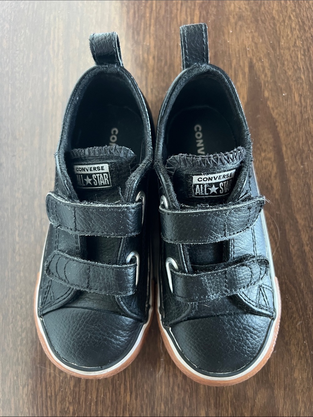 Converse 2V OX Chuck Taylor Kids Black Leather Sneakers /Velcro Size Boy 1